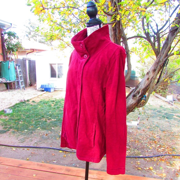 Eddie Bauer Women's Jacket in Burgundy - Picture 3 of 5